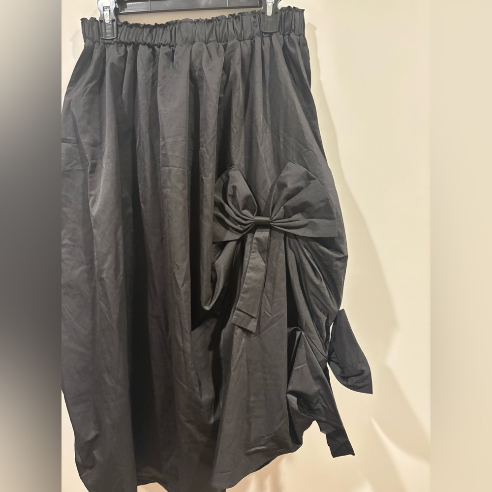 Gracia Black Asymmetrical Bubble Midi Skirt - Picture 9 of 12